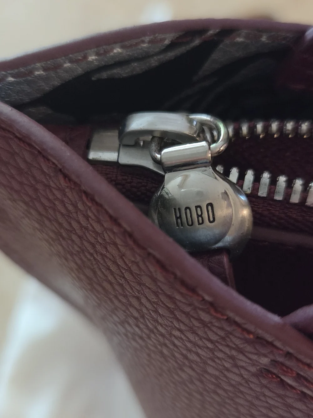 Hobo Vida Small Tote In Port EUc